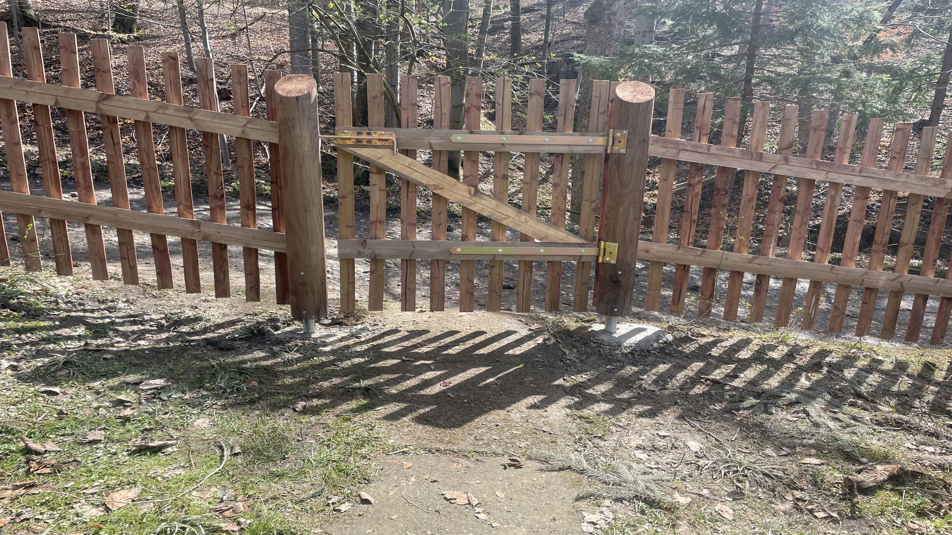 Obrázek 3 / Dřevěné ploty - strojně frézované   - realizace Morávka 04-2023